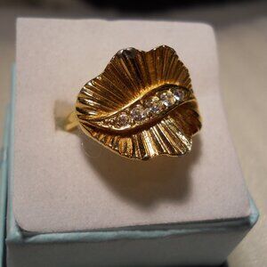 Avon - Ruffle Ring   430